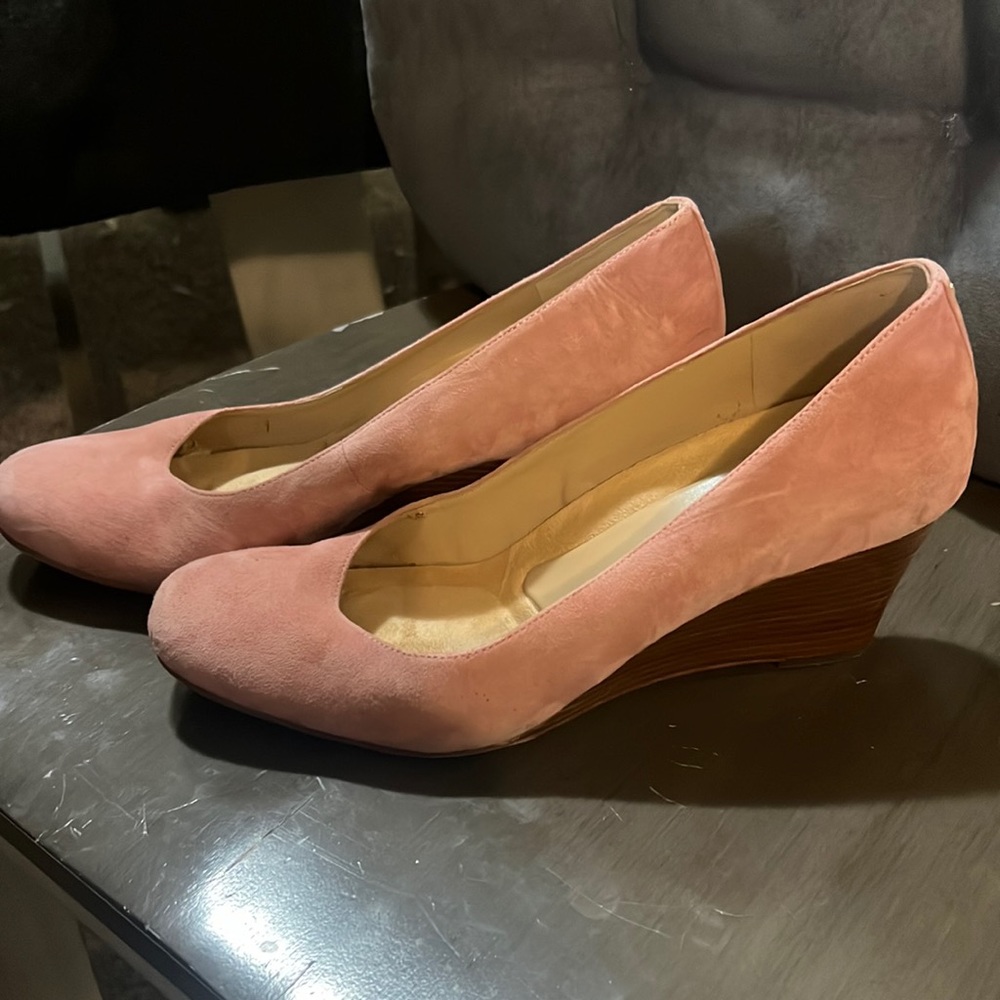 Naturalizer Pink suede with brown wedge size 10